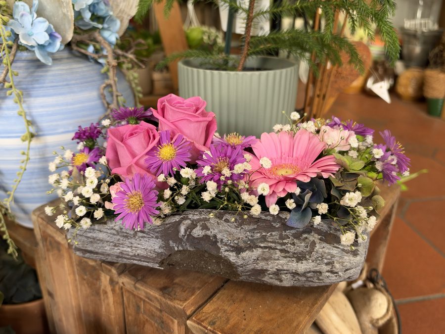 Gesteck mit Rosen und Gerbera